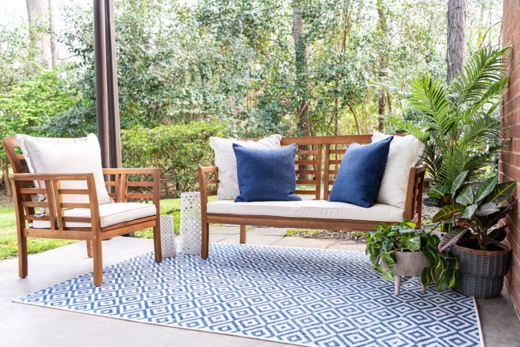 How To Clean Indoor Outdoor Rugs, How To Clean Outdoor Carpet On Patio